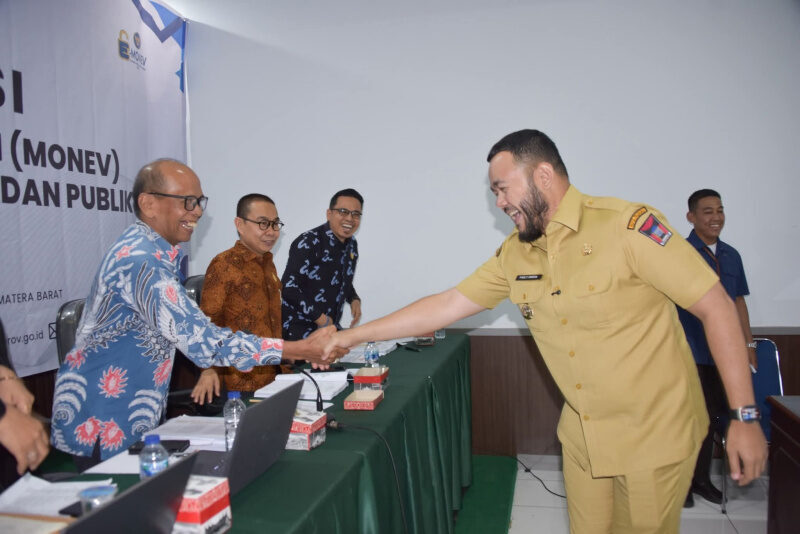 fadly-amran,-presentasi-komitmen-keterbukaan-informasi-publik-di-ki-sumbar