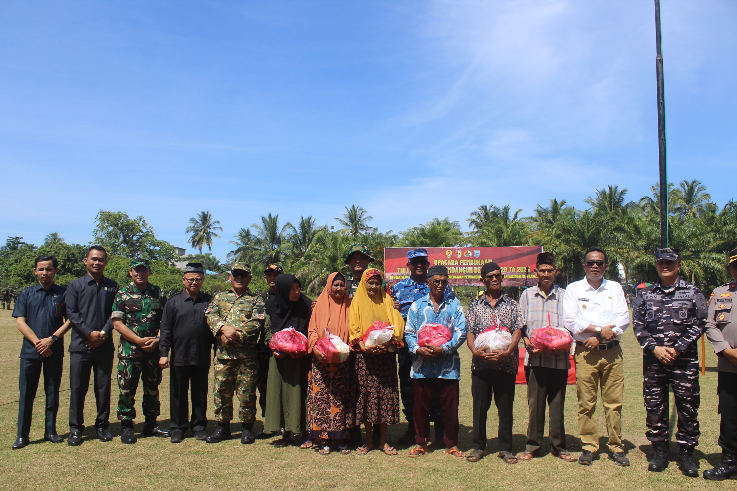tmmd-di-nagari-katinggian,-tni-bangun-jalan