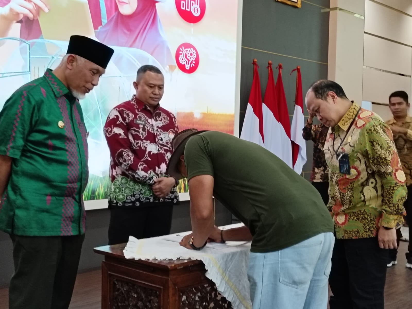 canangkan-gerakan-farm-the-future,-gubernur-mahyeldi:-tumbuhkan-semangat-generasi-muda-bertani