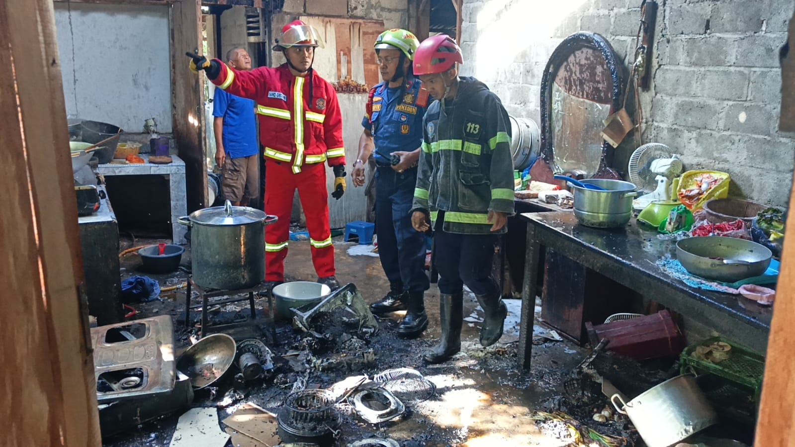 rumah-warga-di-lubeg-terbakar,-damkar-turunkan-60-personel