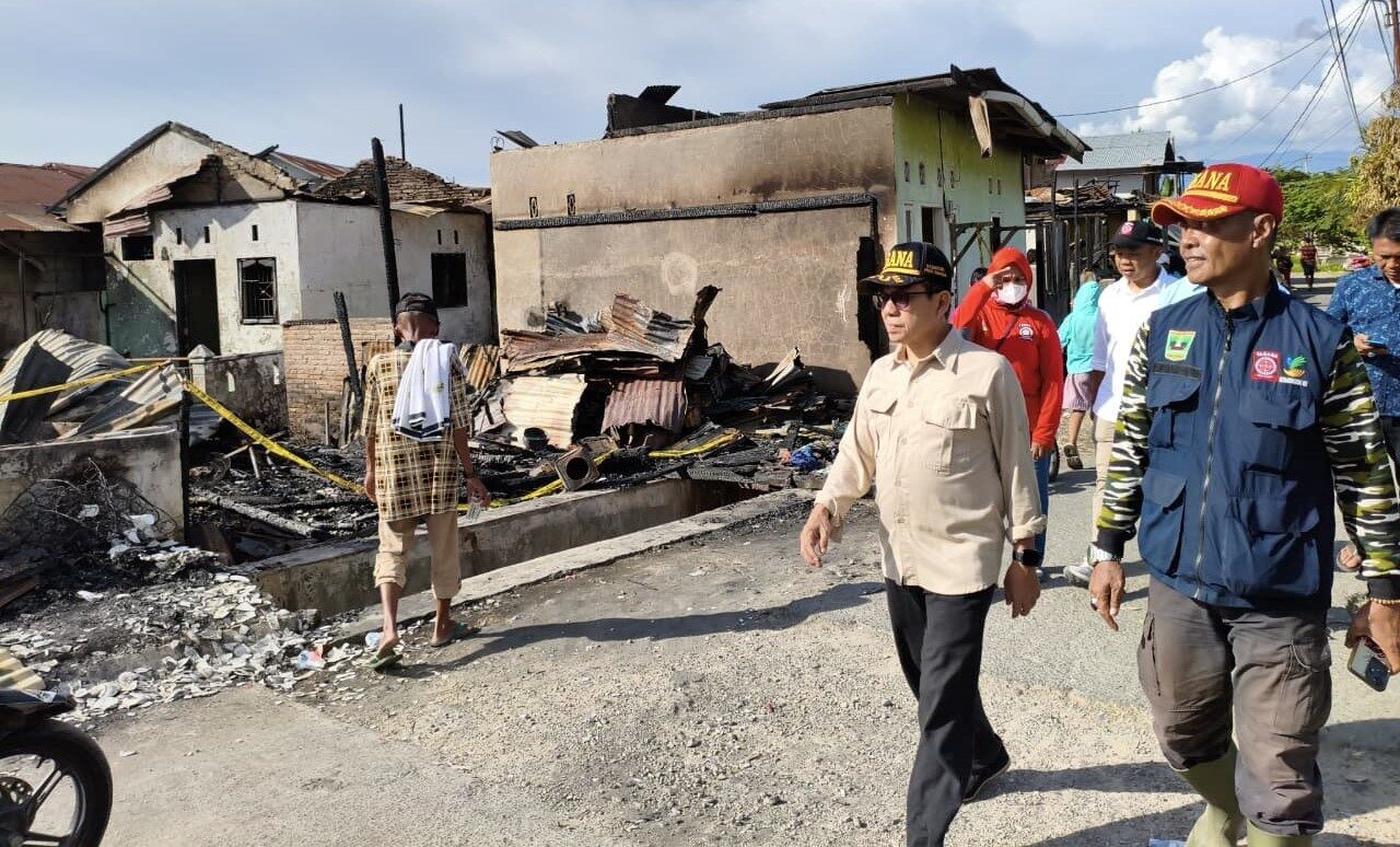 respons-cepat-kebakaran-di-pasa-gadang,-pemprov-sumbar-salurkan-317-kilogram-beras-untuk-dapur-umum