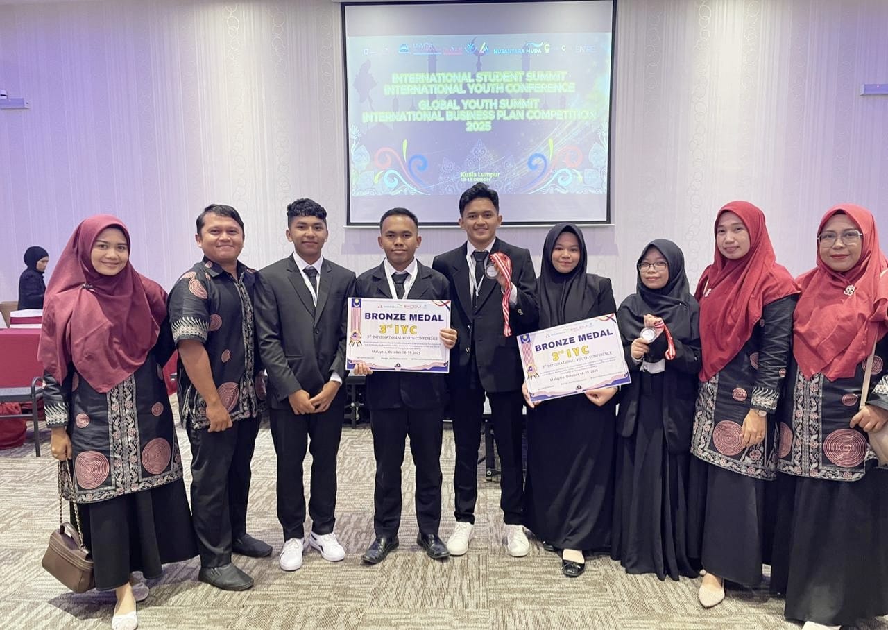 siswa-sman-3-painan-raih-dua-medali-perunggu-di-ajang-international-youth-conference-2025-di-malaysia