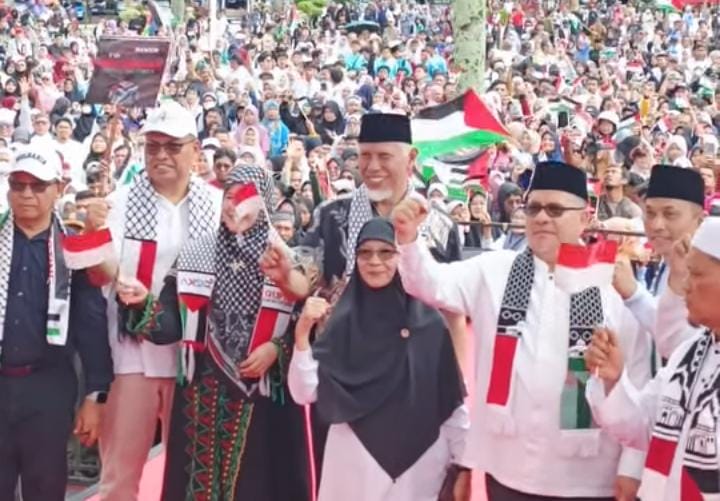 bawa-pesan-kemanusiaan,-ketua-dprd-sumbar-muhidi-ikut-aksi-bela-palestina