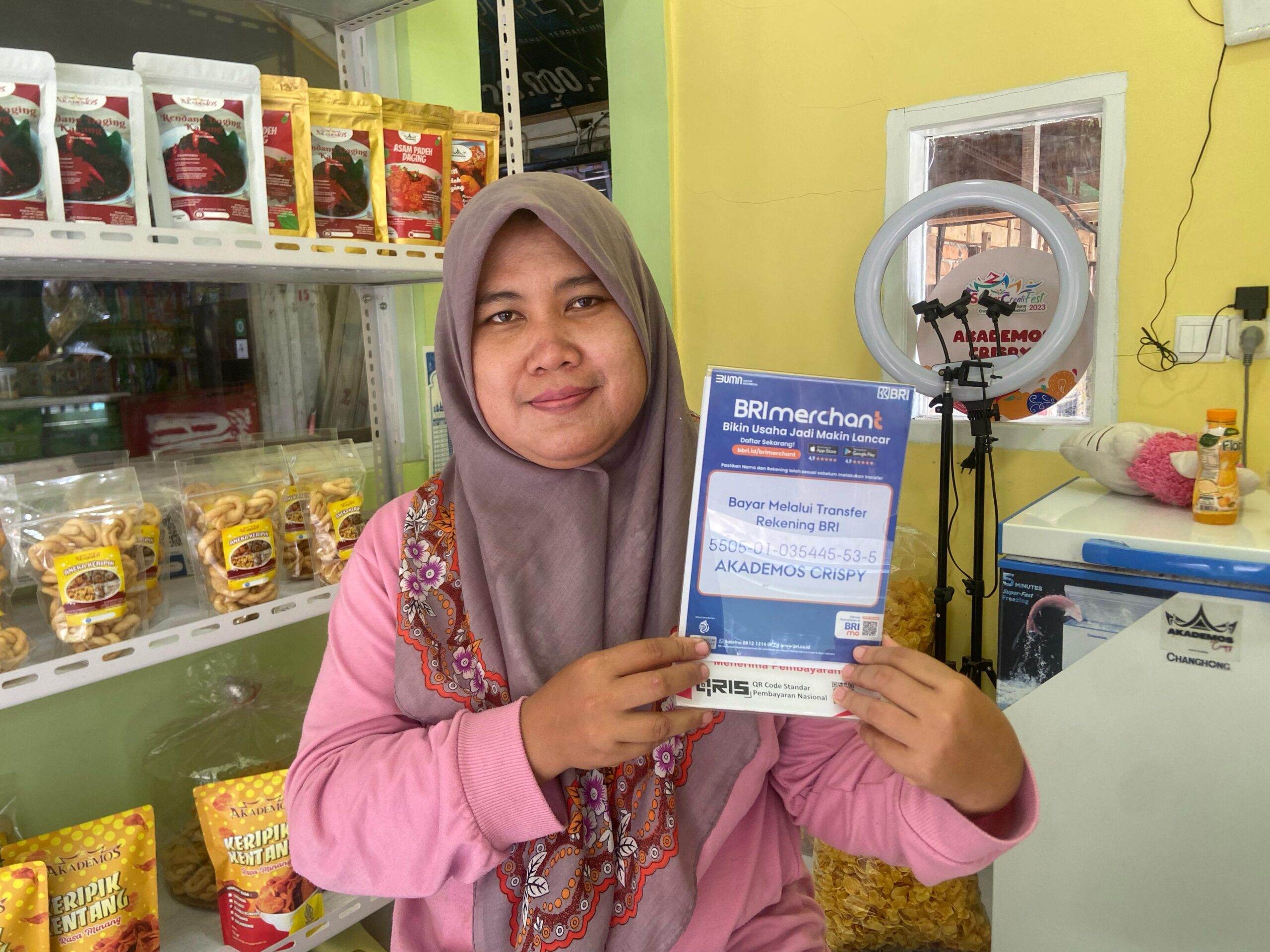 akademos-crispy-tembus-pasar-internasional