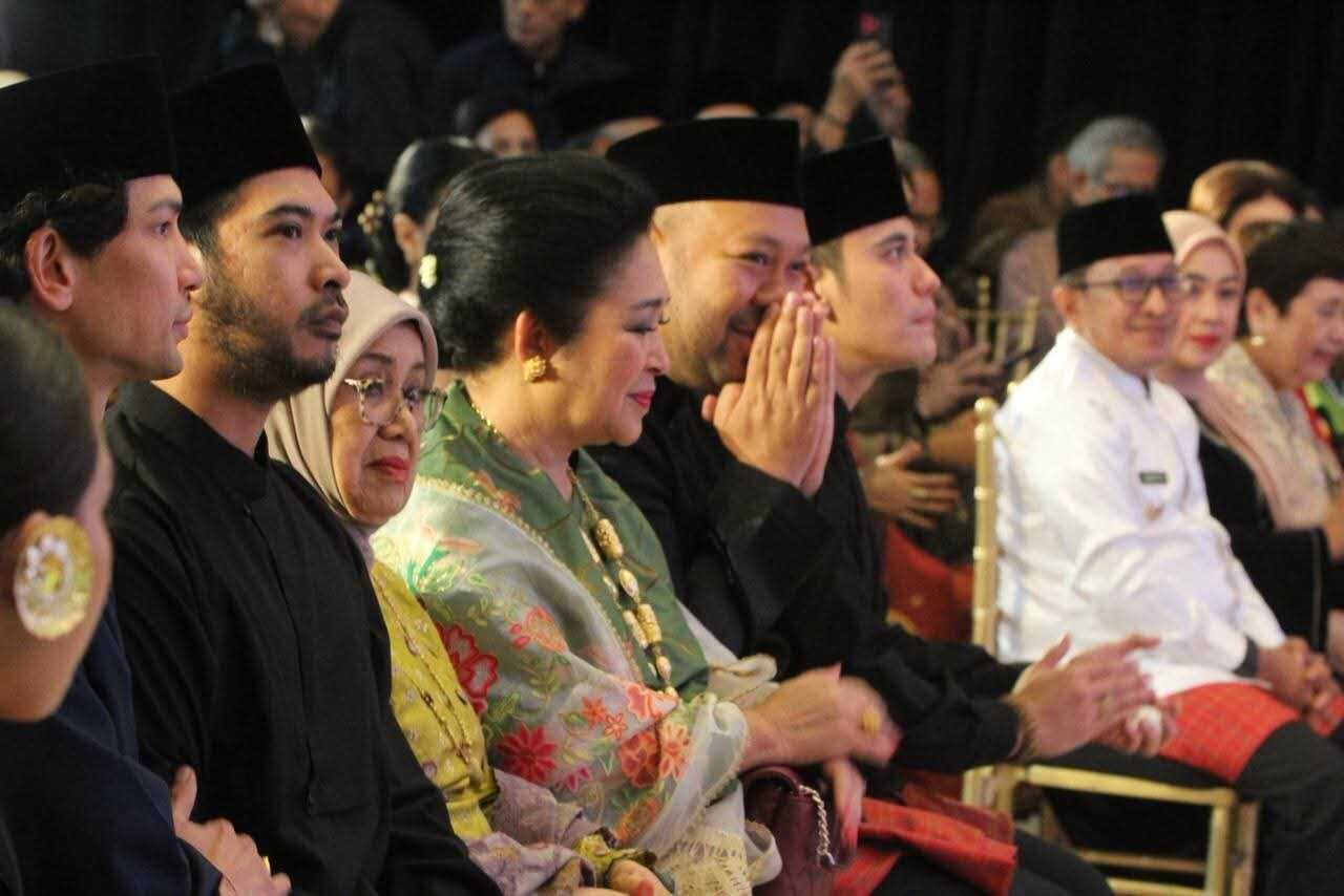 buku-salingka-benang-kehidupan-puan-puti-reno-sativa-sutan-aswar-diluncurkan