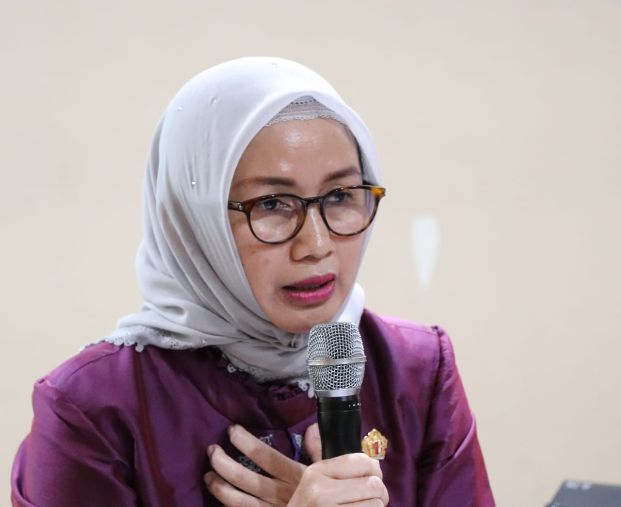 sekjen-dpp-ika-unand-prof-reni-mayerni:-kongres-15-november-itu-ilegal,-resminya-6-desember