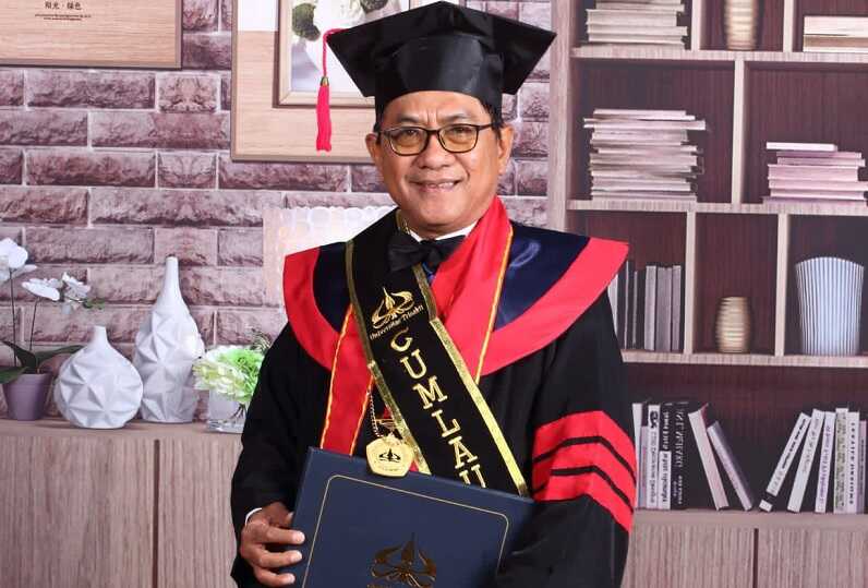 raih-cumlaude,-john-kenedy-azis-sandang-gelar-doktor