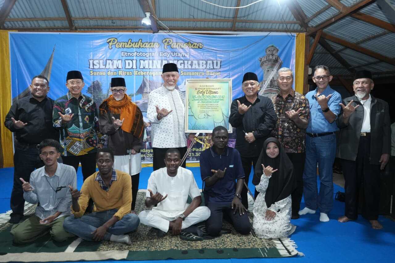pameran-etnofotografi-“islam-di-minangkabau”-ajak-masyarakat-menyelami-hulu-budaya-dan-spiritualitas-ranah-minang