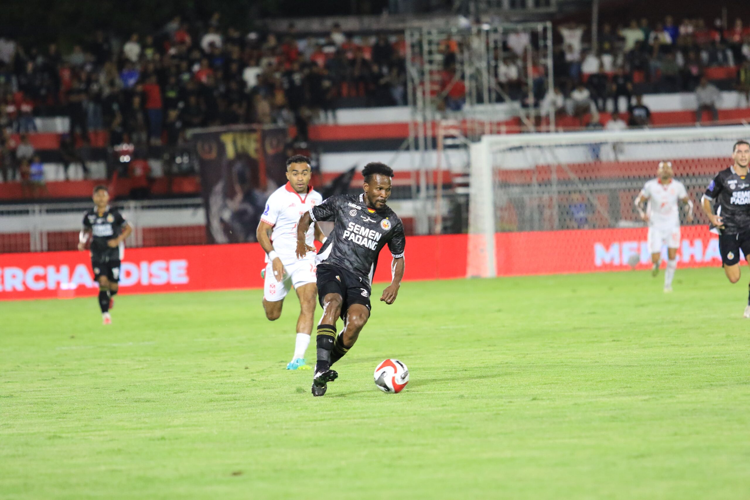 kalah-dari-malut-united,-semen-padang-fc-semakin-terbenam