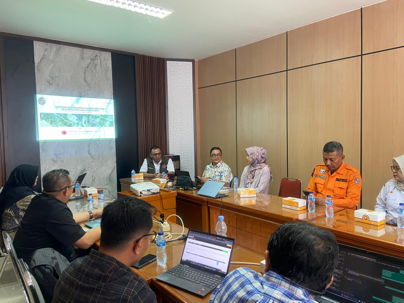 tim-peneliti-unp-gelar-fgd-kebijakan-dan-tata-kelola-resiko-bencana