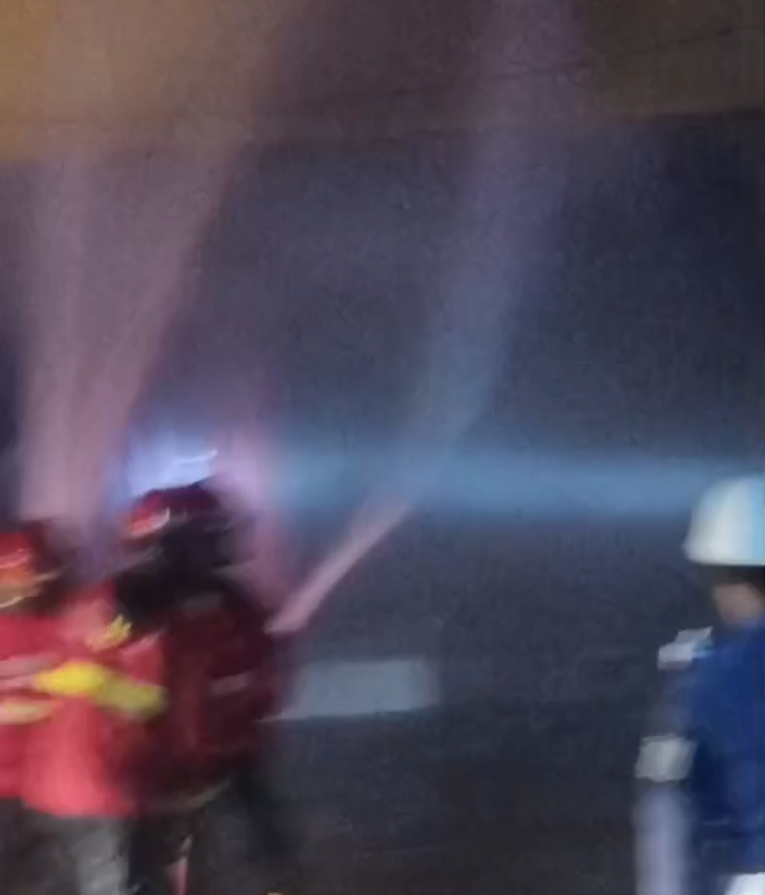 kebakaran-guncang-pasar-raya-padang-dini-hari,-tiga-toko-hangus-dilalap-api