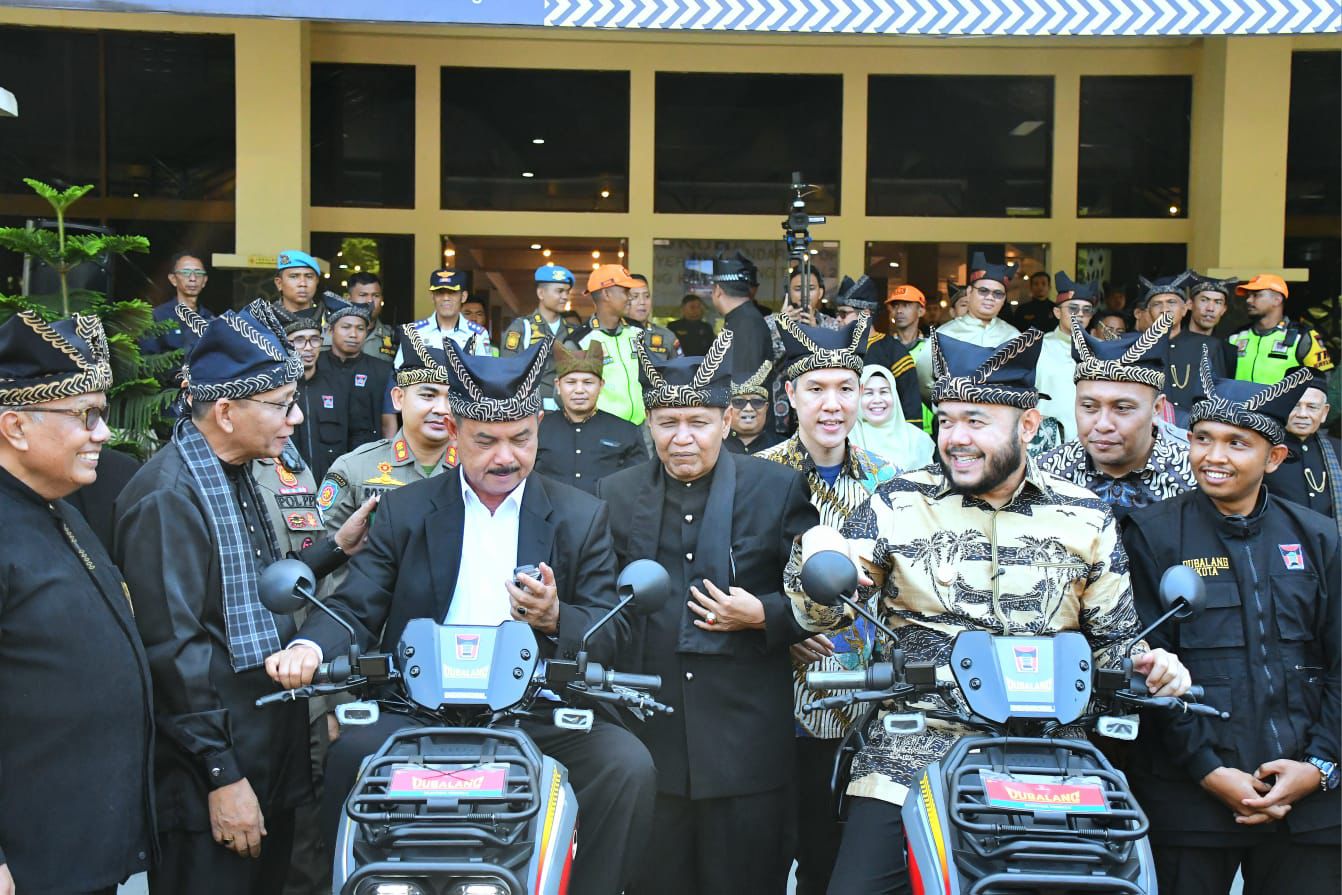 usai-dikukuhkan-wako-fadly-amran,-dubalang-kota-terima-kendaraan-operasional