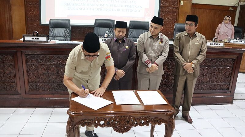 apbdp-bukittinggi-disetujui:-anggaran-melonjak-rp46-miliar,-gaji-dewan-ikut-naik