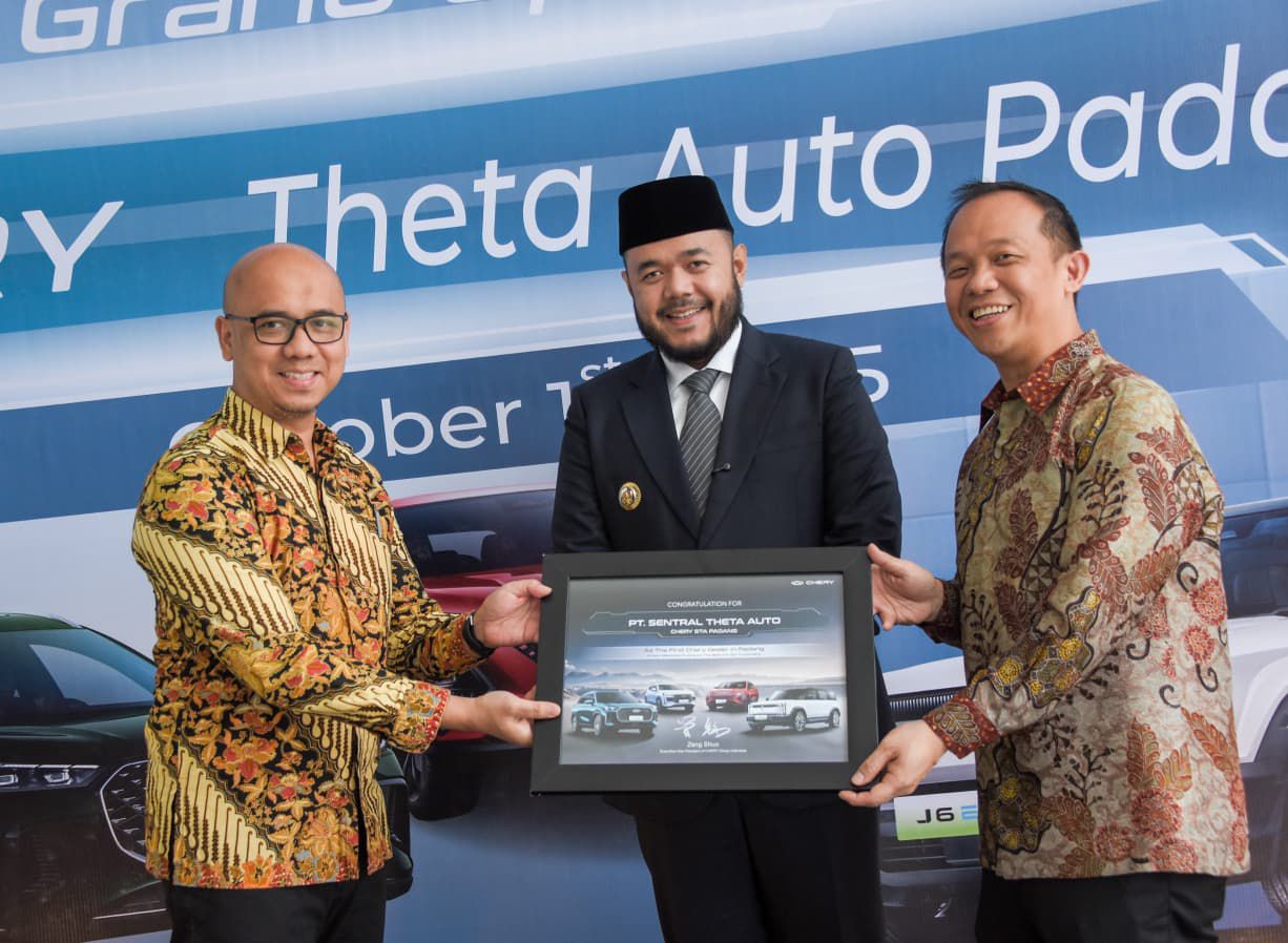 wako-fadly-amran-hadiri-grand-opening-showroom-mobil-listrik-cherry