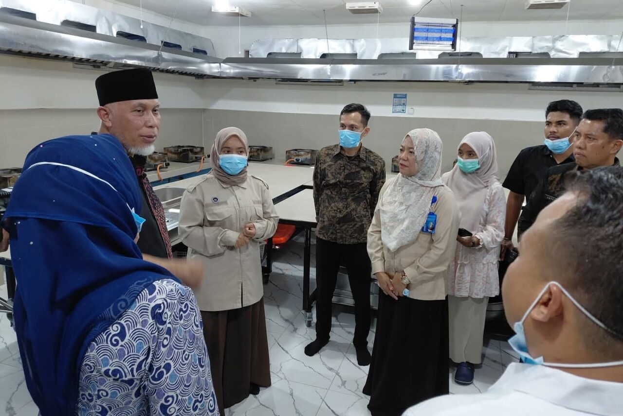 gubernur-mahyeldi-tegaskan-terapkan-sop-dapur-umum-mbg