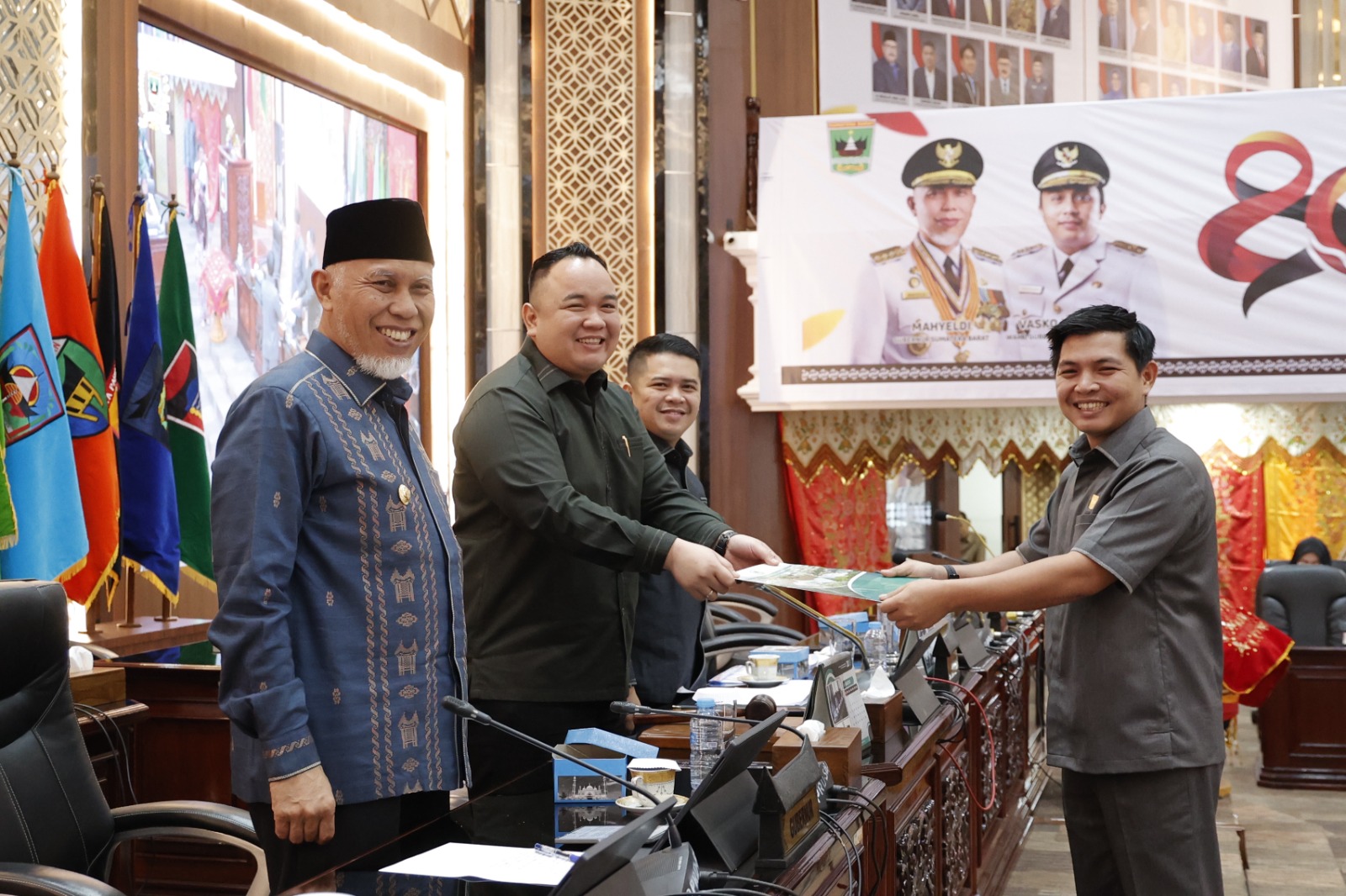 fraksi-fraksi-di-dprd-sumbar-sampaikan-pandangan-umum-terhadap-ranperda-apbd-2026