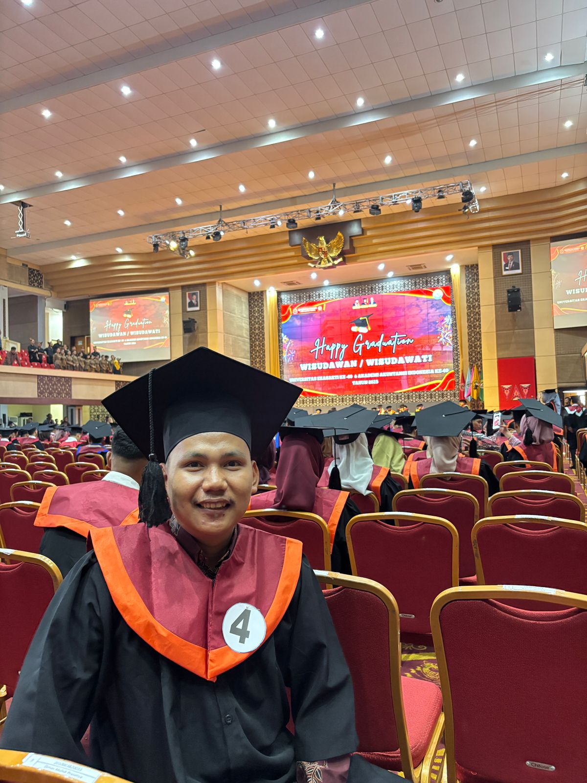 perjalanan-berliku,-fardianto-kini-resmi-sandang-gelar-sarjana-ilmu-komunikasi