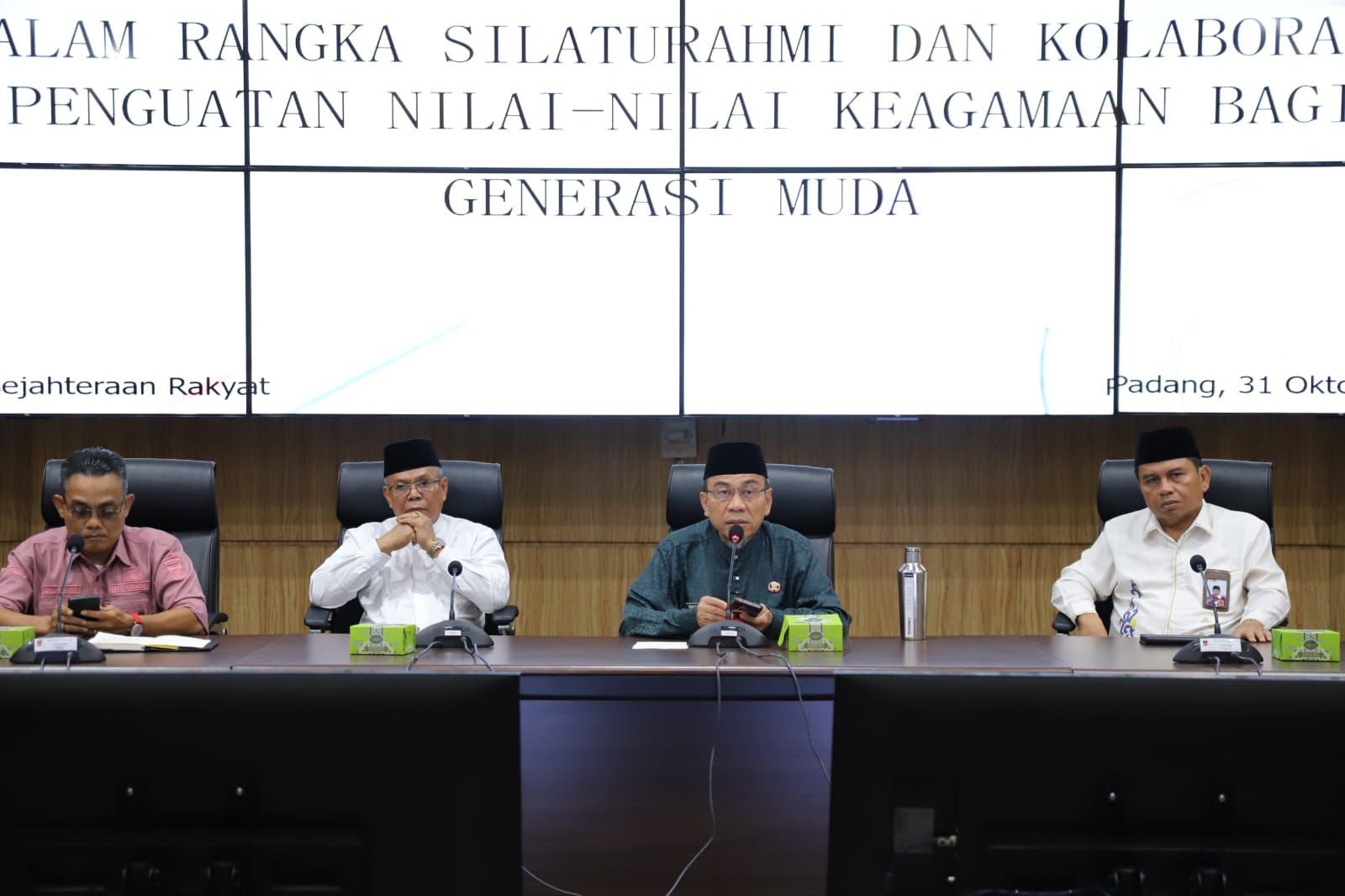 tokoh-lintas-agama-di-padang-didorong-berikan-penguatan-agama-untuk-generasi-muda