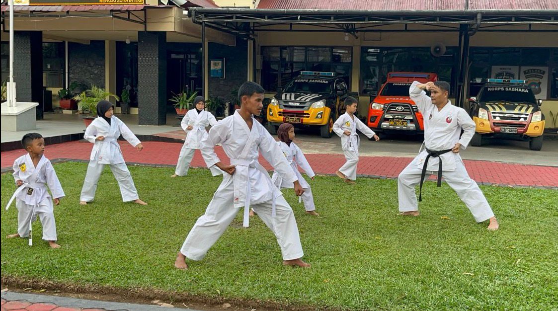 dojo-inkado-bhayangkara-polres-pasaman-gairahkan-karate-pasaman