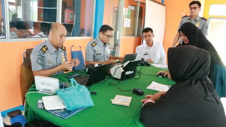 melalui-layanan-eazy-pasport,-imigrasi-selatpanjang-jemput-bola-ke-pelosok-pulau-tebingtinggi