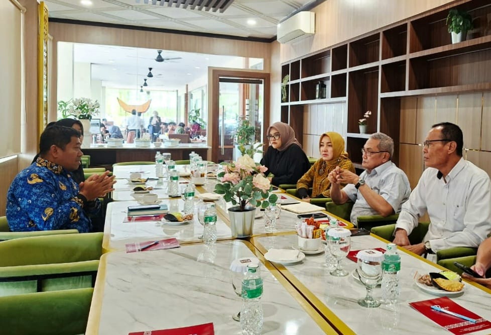 sumbar-jadi-pelopor-wisata-halal,-kemenag-dan-phri-kalibrasi-arah-kiblat-di-hotel-dan-restoran