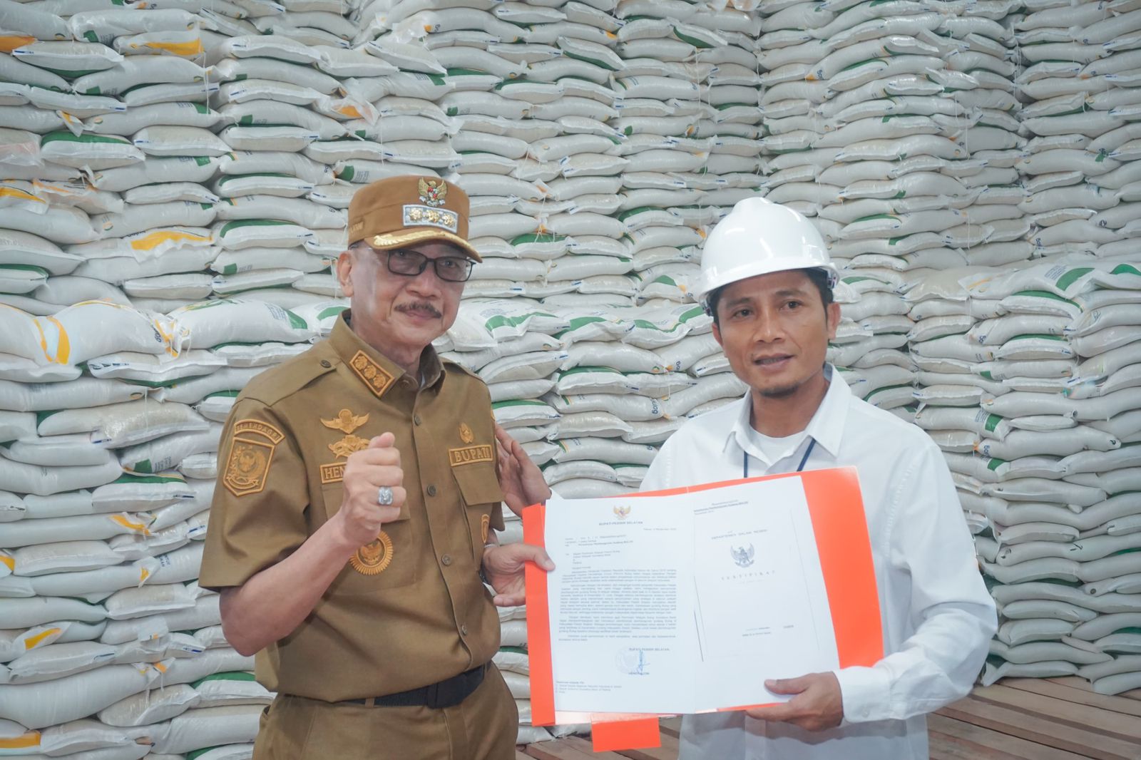 pemkab-pessel-hibahkan-2-hektar-tanah-untuk-gudang-bulog