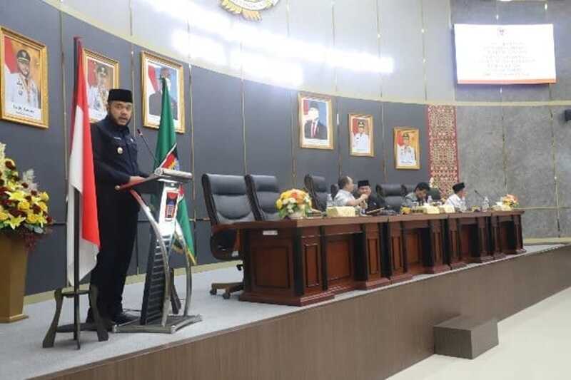 wali-kota-padang-sampaikan-jawaban-fraksi-dprd-terkait-rapbd-2026,-fokus-pada-optimalisasi-pad-dan-efisiensi-belanja