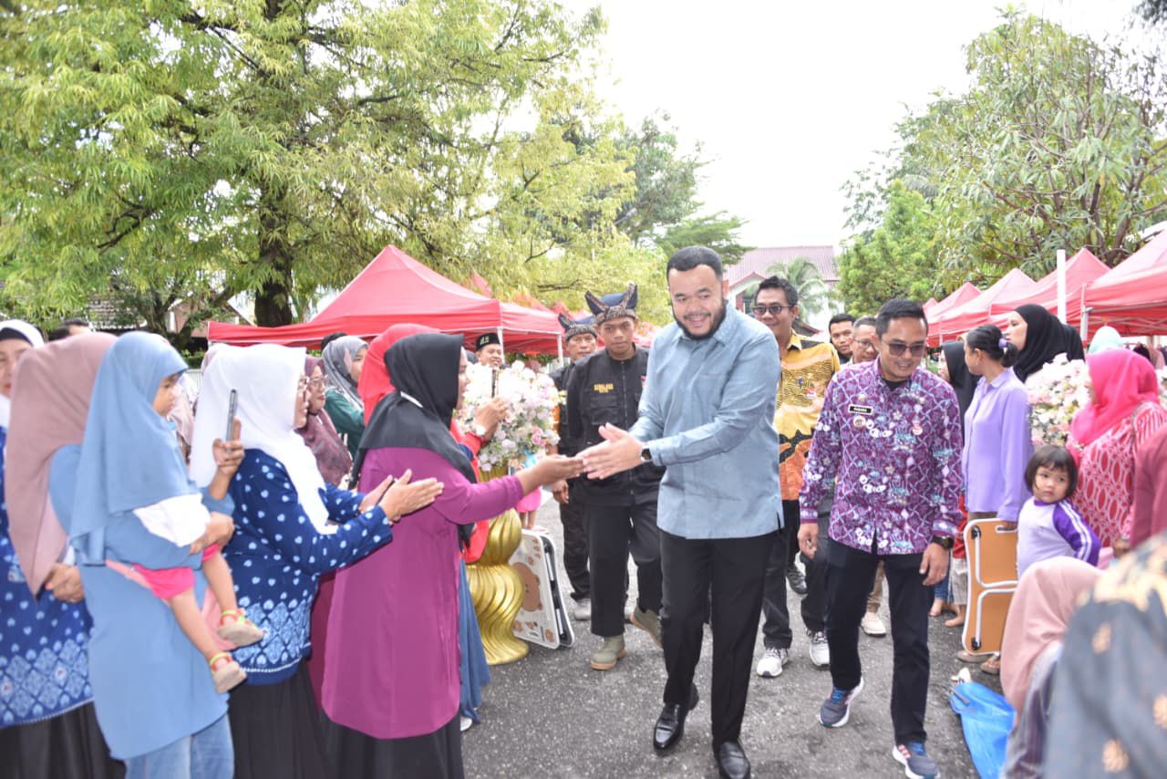 wako-fadly-amran-buka-pekan-kreativitas-rimbo-kaluang