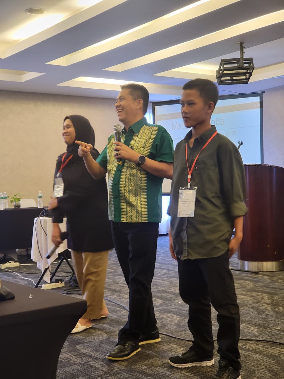 wakil-ketua-dprd-sumbar-evi-yandri-berikan-materi-bimtek-pencegahan-narkoba