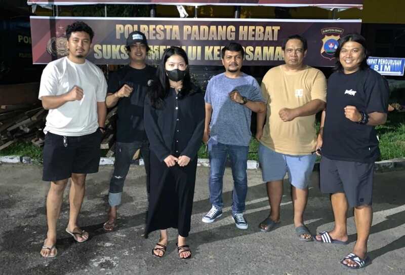 polisi-tangkap-perempuan-diduga-mencuri-di-x-mart-ulak-karang