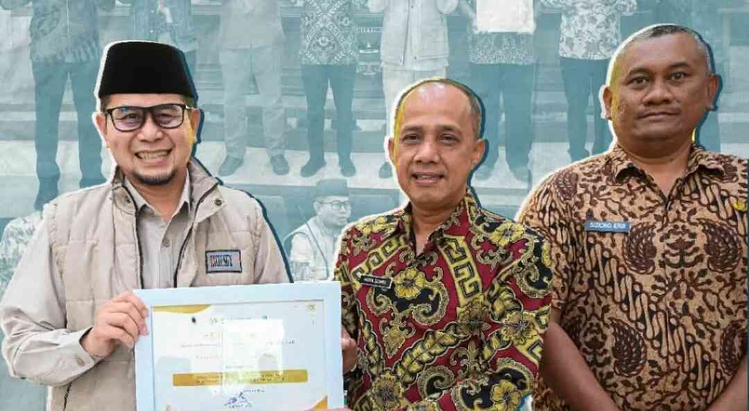 dorong-ketahanan-pangan,-wawako-bukittinggi-serahkan-300-bibit-cabai