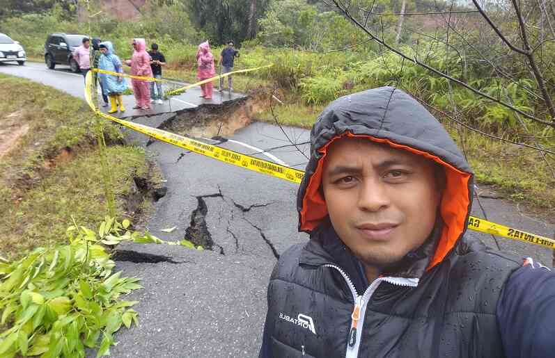 jalan-nasional-bukittinggi-medan-tertimbun-longsor