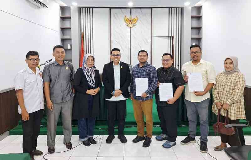 dimediasi,-tiga-parpol-besar-di-padang-siap-berikan-informasi-bantuan-keuangan-parpol