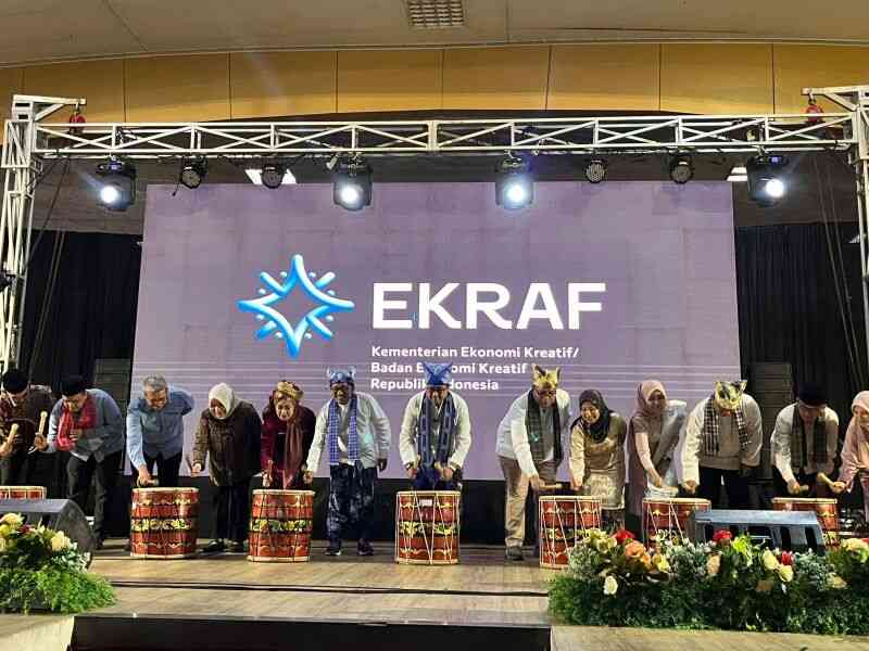 menteri-ekraf-resmikan-creative-hub-tanah-datar,-apresiasi-potensi-ekonomi-kreatif-daerah