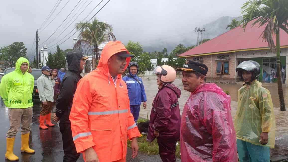 wabup-agam-tinjau-lokasi-bencana,-perintahkan-penanganan-cepat