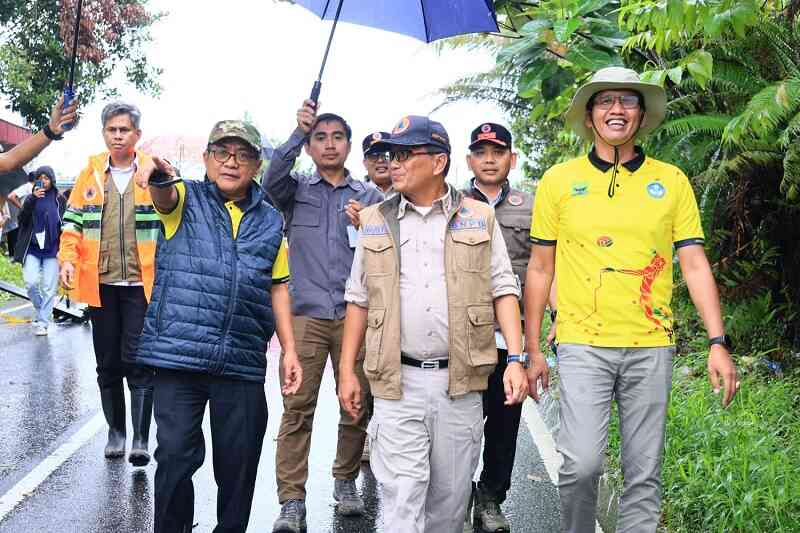 sestama-bnpb-lihat-langsung-kondisi padang-pariaman-yang-terdampak-bencana