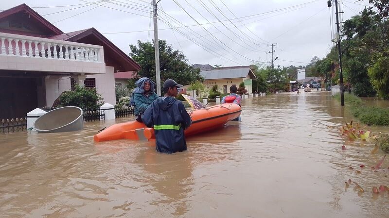 banjir-rendam-kota-solok,-3.362-warga-dan-224-rumah-terdampak