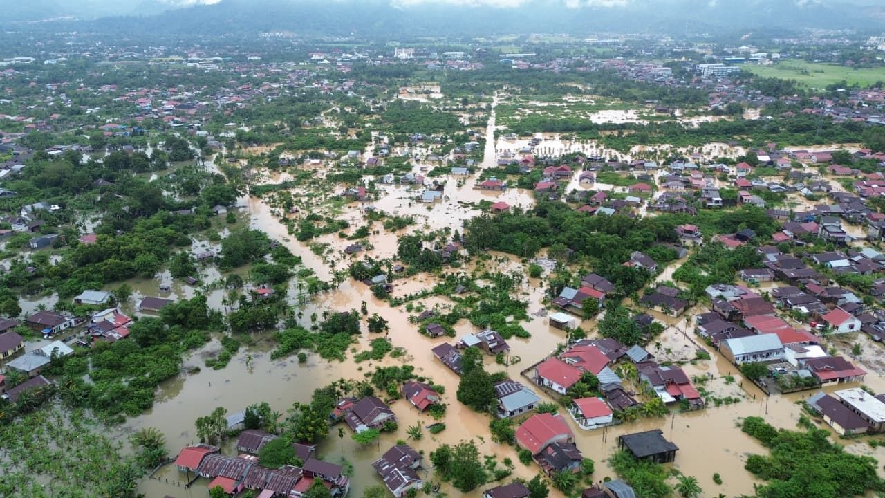 bmkg-:-cuaca-ekstrem-diperkirakan-hingga-30-november-2025