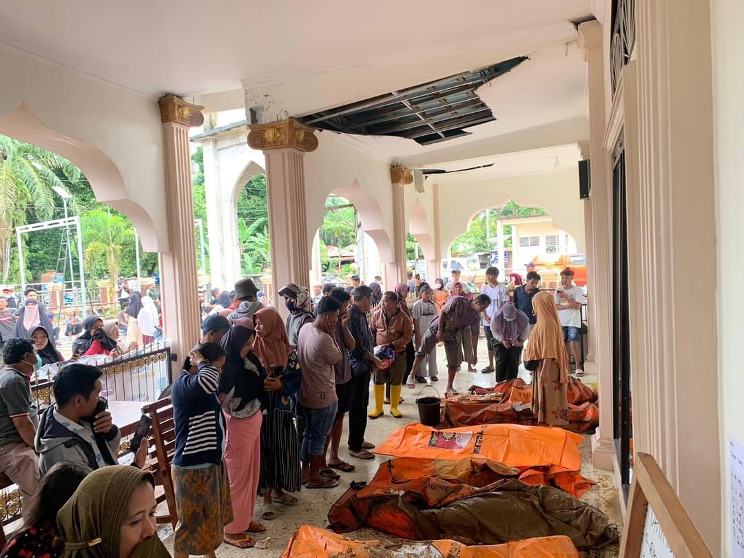 34-korban-meninggal-akibat-banjir-bandang-di-agam-ditemukan,-68-orang-belum-ditemukan