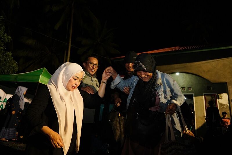 tinjau-evakuasi,-bupati-tanah-datar-pastikan-ketersediaan-pasokan-kebutuhan-pengungsi