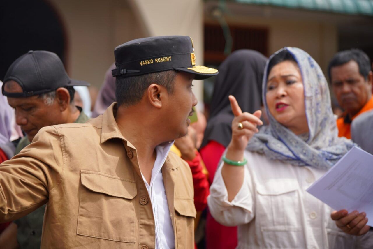 dampingi-kunjungan-titiek-soeharto-ke-padang,-wagub-vasko-paparkan-kerusakan-infrastruktur-dan-krisis-air-bersih