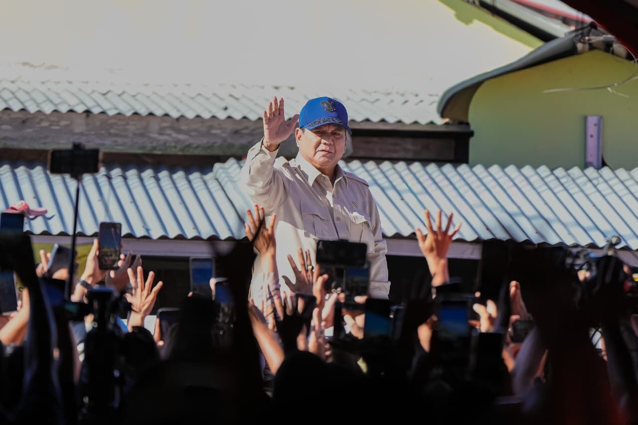 presiden-prabowo:-“pemerintah-harus-hadir-secepat-mungkin”-saat-tinjau-lokasi-bencana-di-sumbar