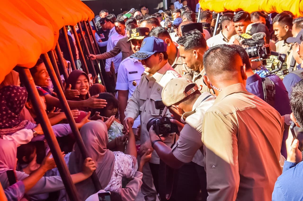 presiden-prabowo-janji-bangun-kembali-infrastruktur-dan-bantu-rumah-warga-yang-rusak-akibat-terdampak-bencana-di-sumbar