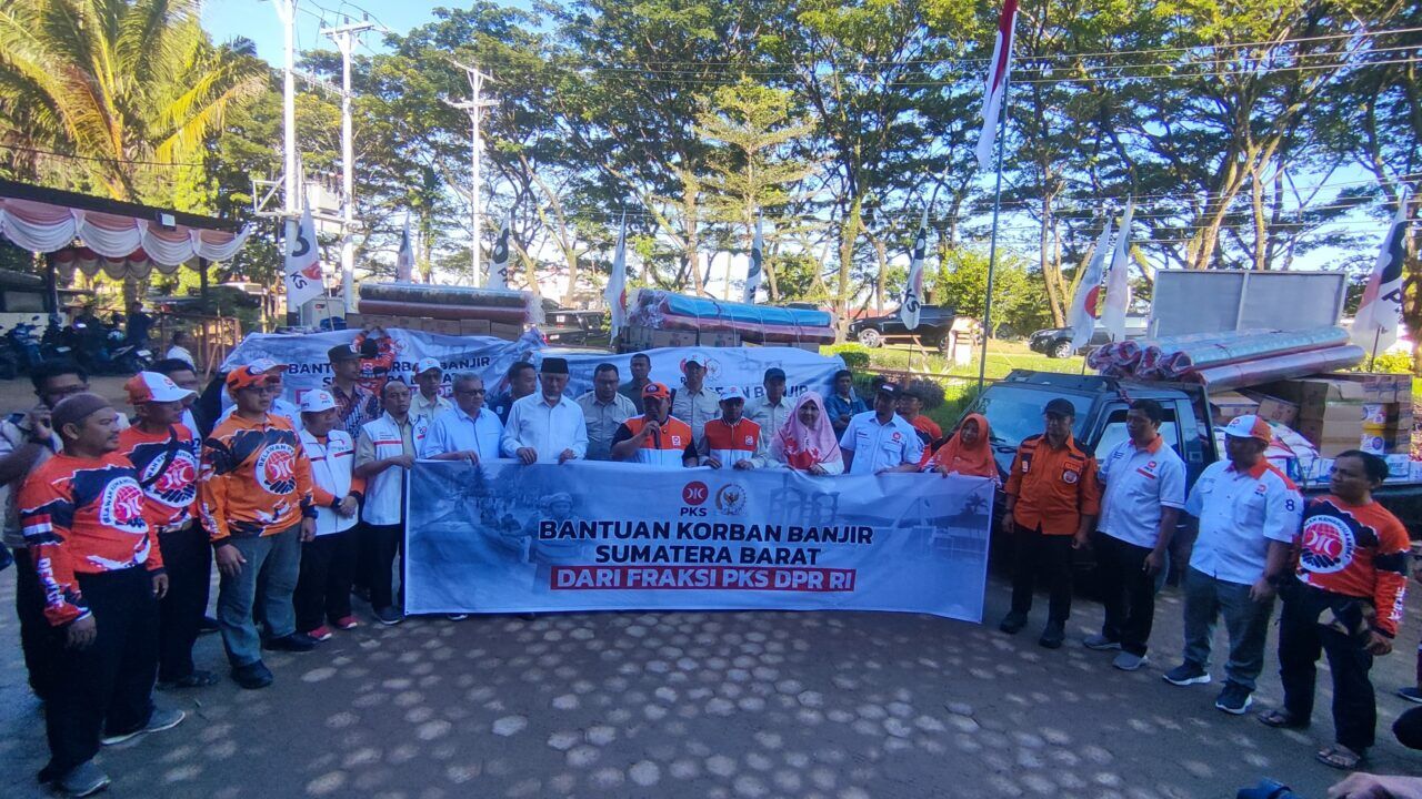 solidaritas-pks:-dpp-dan-fraksi-dpr-ri-salurkan-bantuan-kemanusiaan-skala-besar-untuk-korban-bencana-sumbar