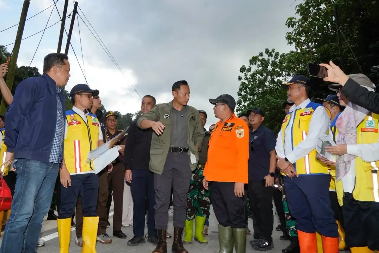 kunjungi-silaiang,-menko-ahy-pastikan-akses-jalan-segera-diperbaiki