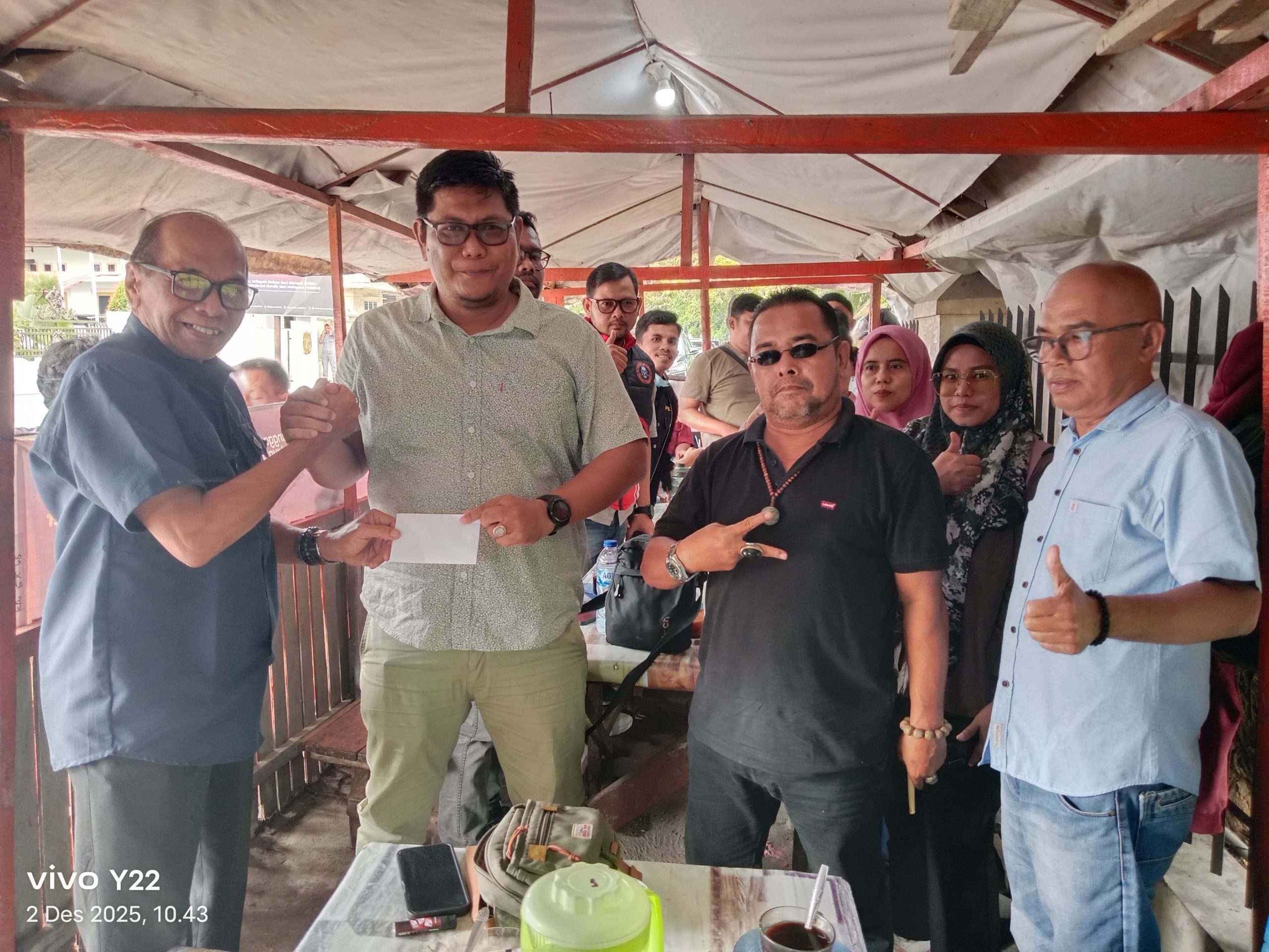 jps-bantu-rekan-wartawan-yang-terdampak-banjir-bandang-di-padang