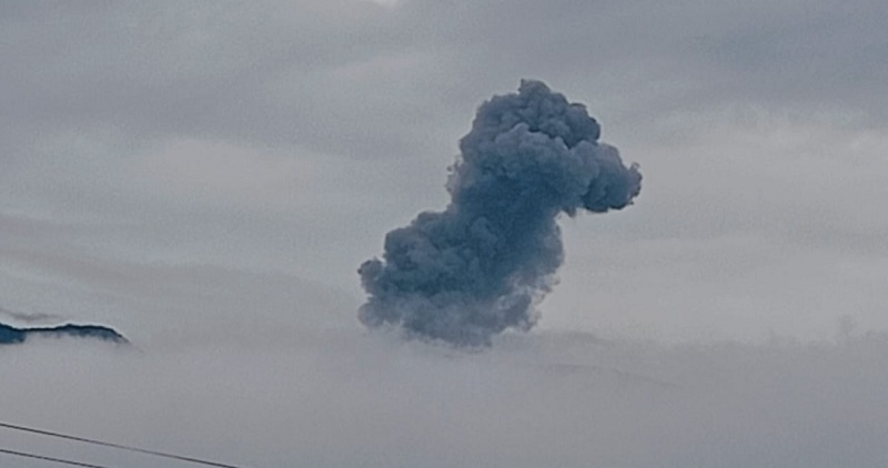 gunung-marapi-kembali-erupsi,-dua-kecamatan-di-agam-terpapar-debu