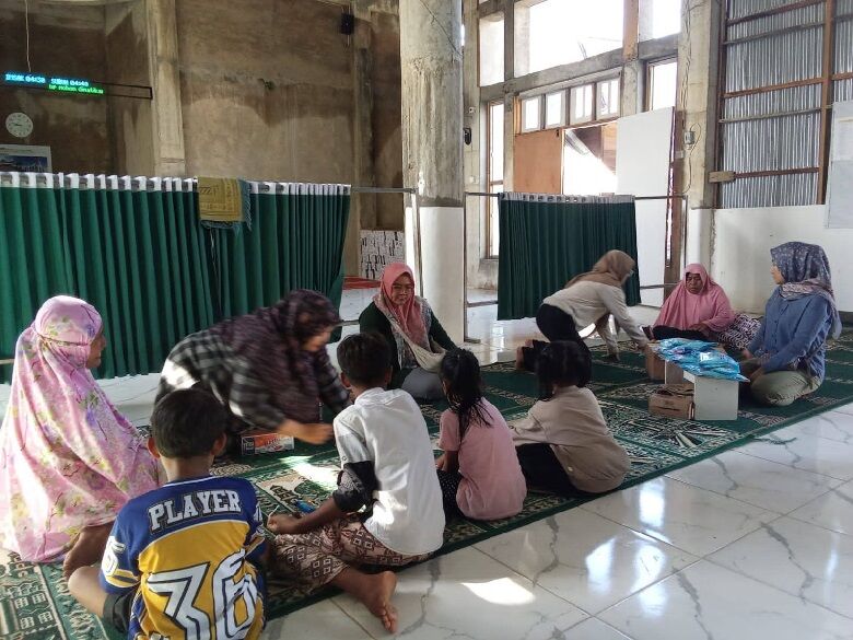 pemko-padang-turunkan-tim-trauma-healing-bagi-anak-di-lokasi-bencana