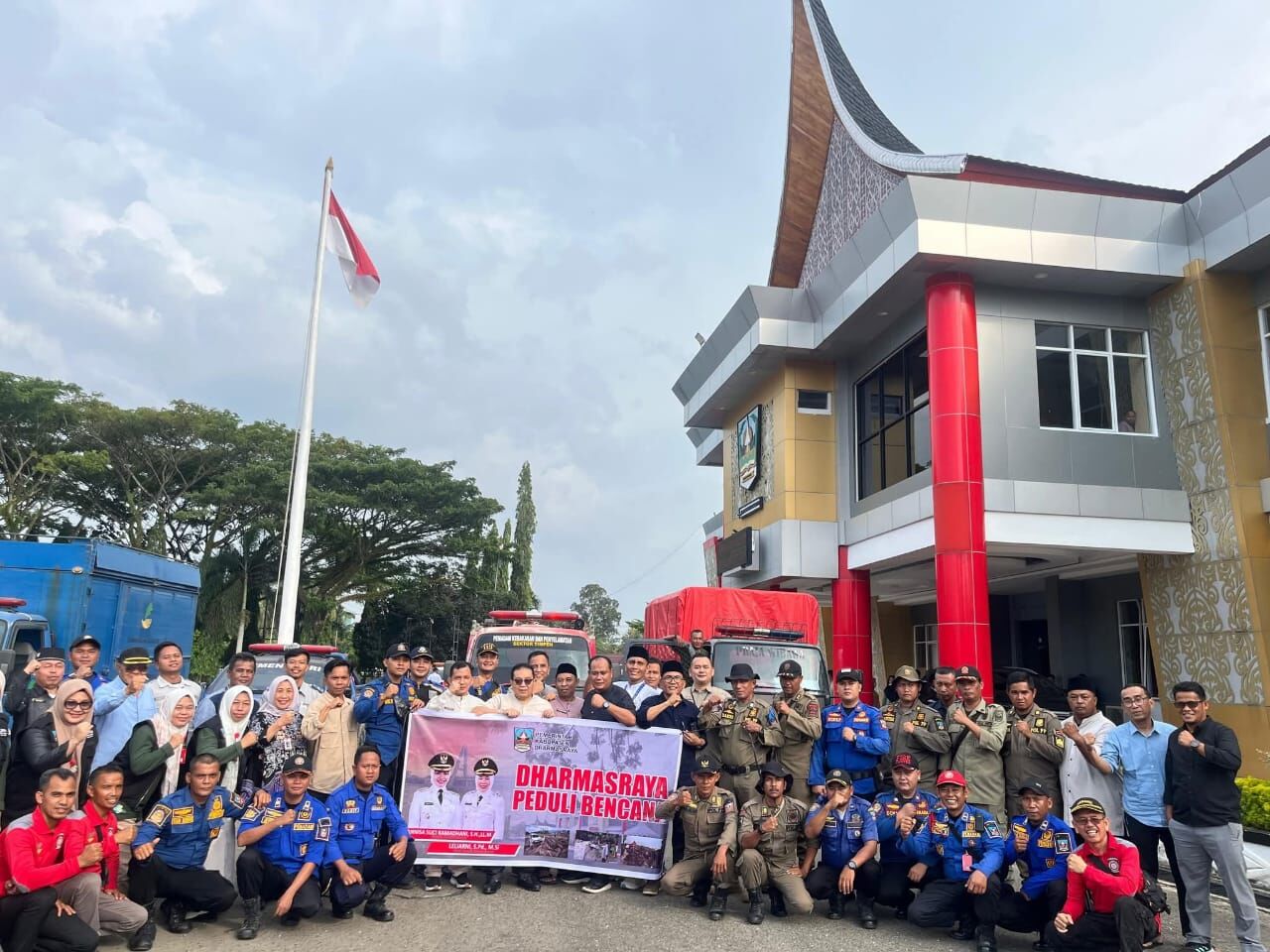 55-relawan-dharmasraya-peduli-bencana-dilepas-sekda,-siap-bantu-pemulihan-pascabencana-di-sumbar
