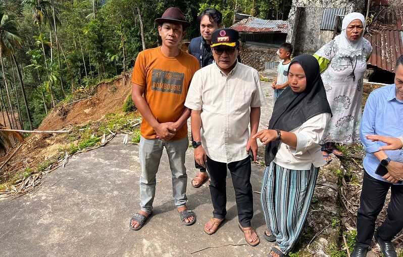 dalam-hitungan-detik,-dua-ibu-di-padang-pariaman-selamat-dari-maut